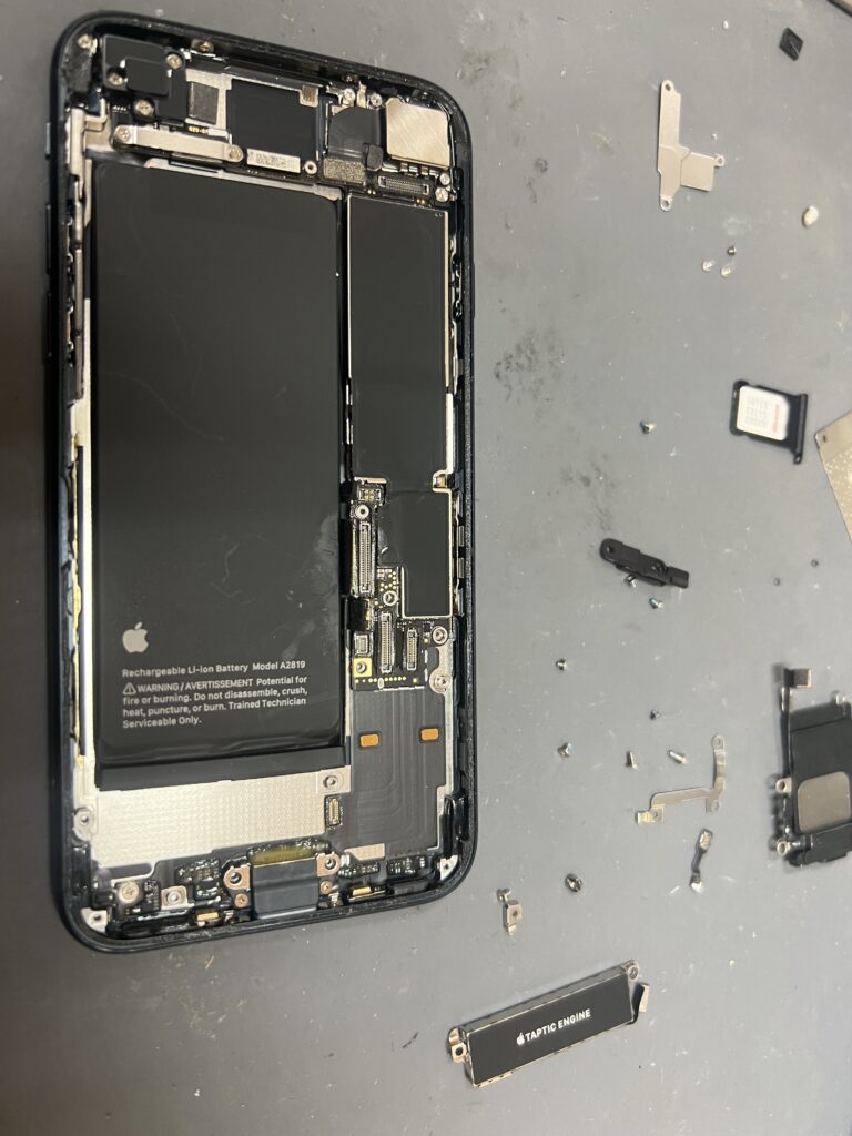 iPhoneSE3 ドックコネクター交換