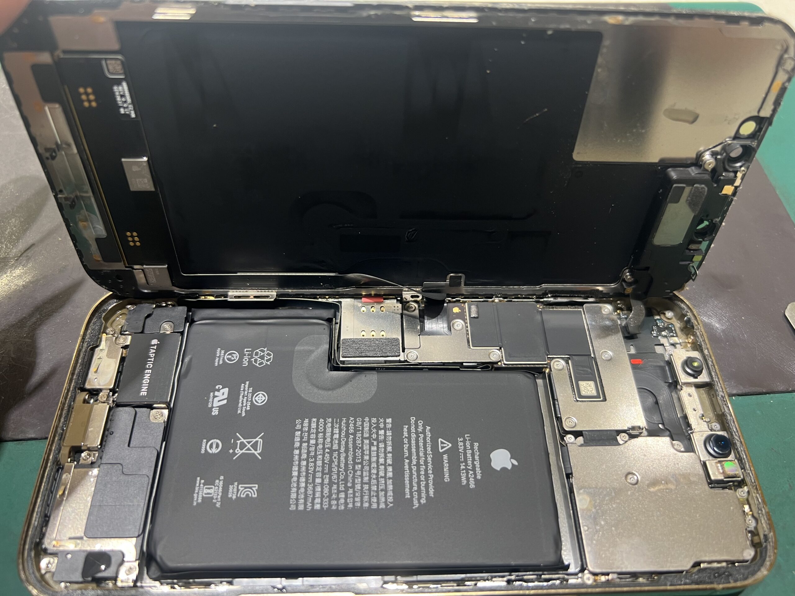 【市川スマホ修理】スマホを一瞬水没した場合は大丈夫？なんともなくても要注意！適切な対処法を解説！