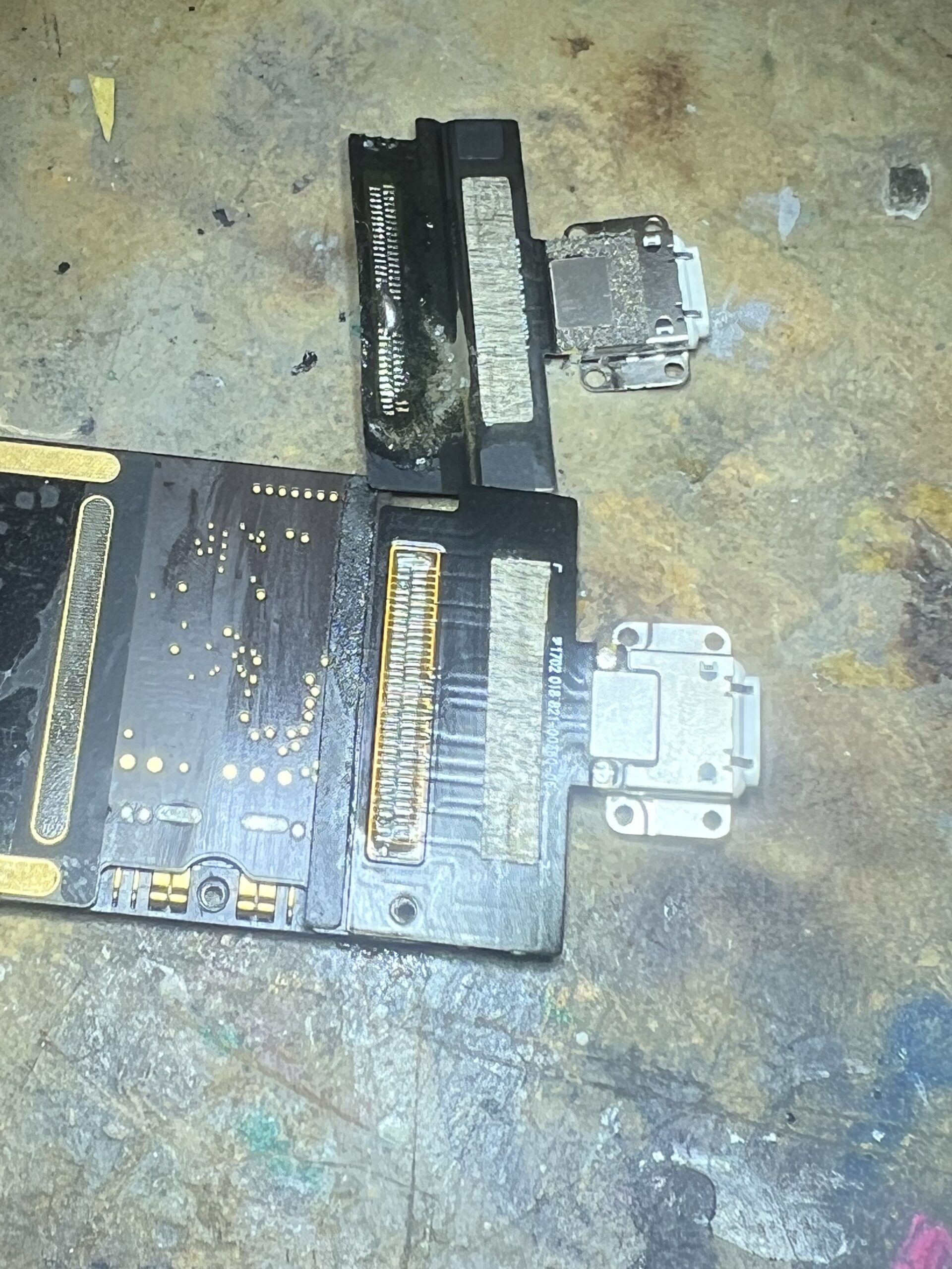 iPadの充電口修理は自分でできる？ドックコネクタ掃除・修理費用・詰まりの対処法を徹底解説！