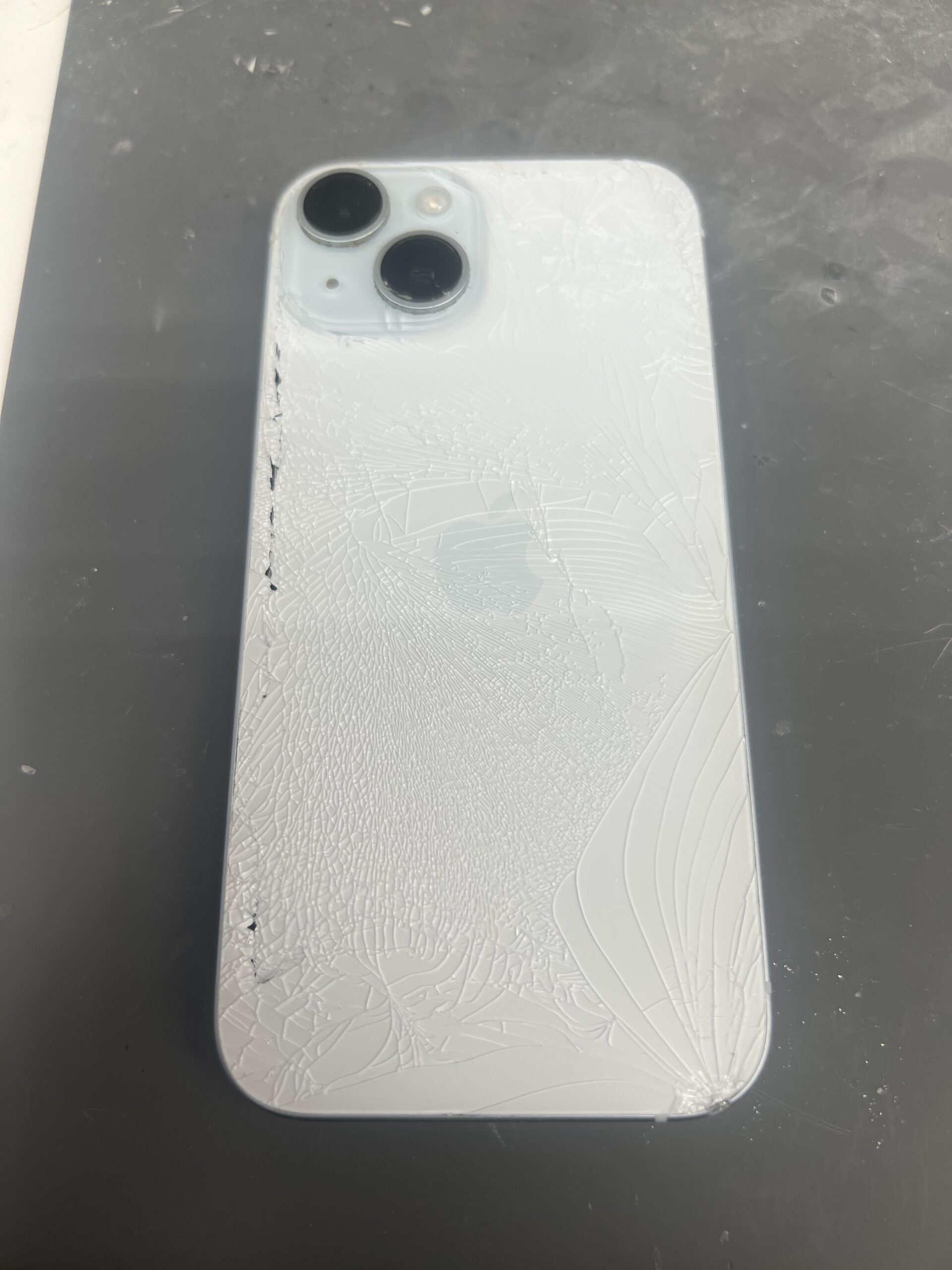 iPhone15背面ガラス修理【iPhone背面修理】