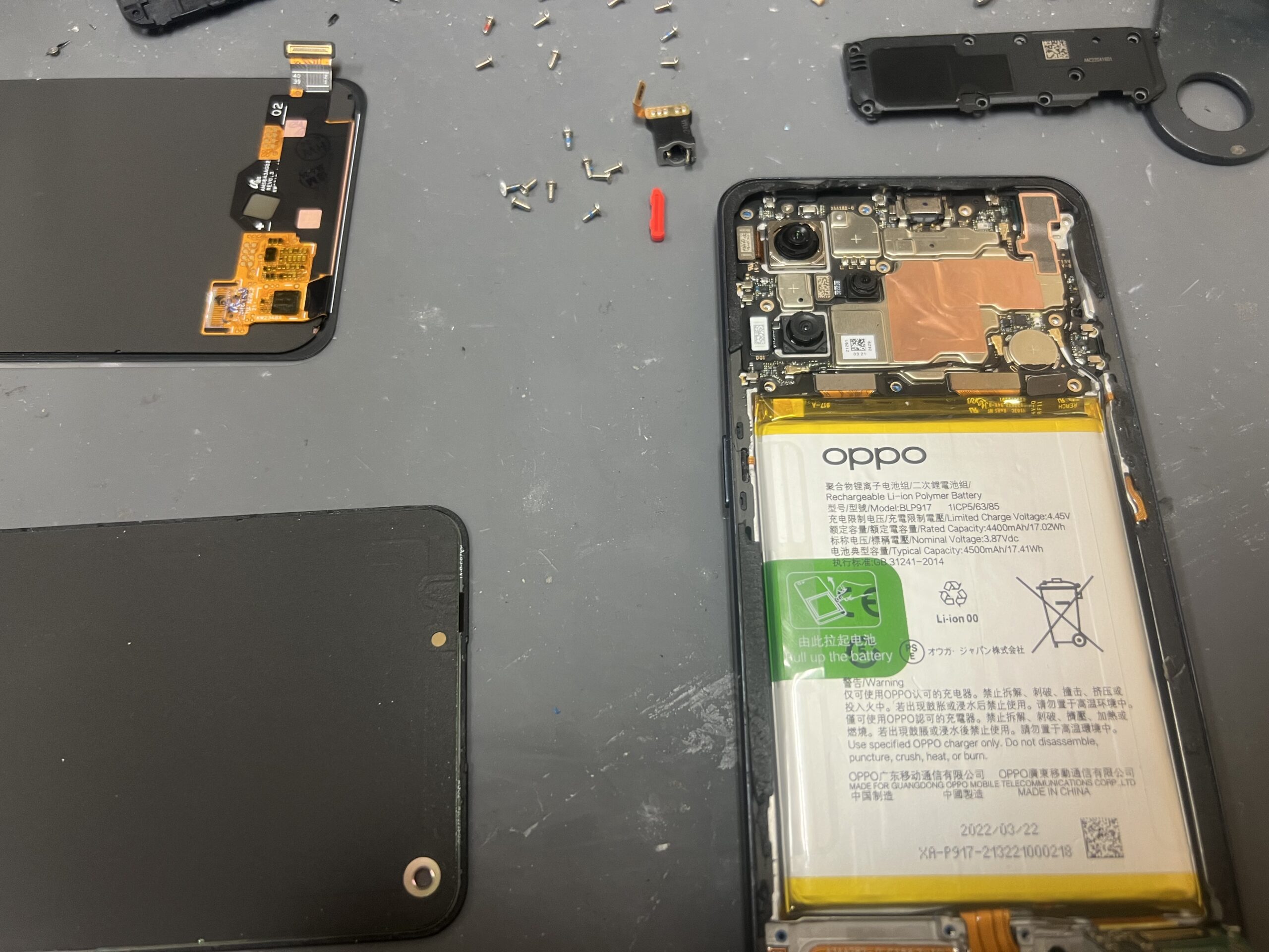 OPPO Reno7A 画面交換 作業中 分解 液晶パネル