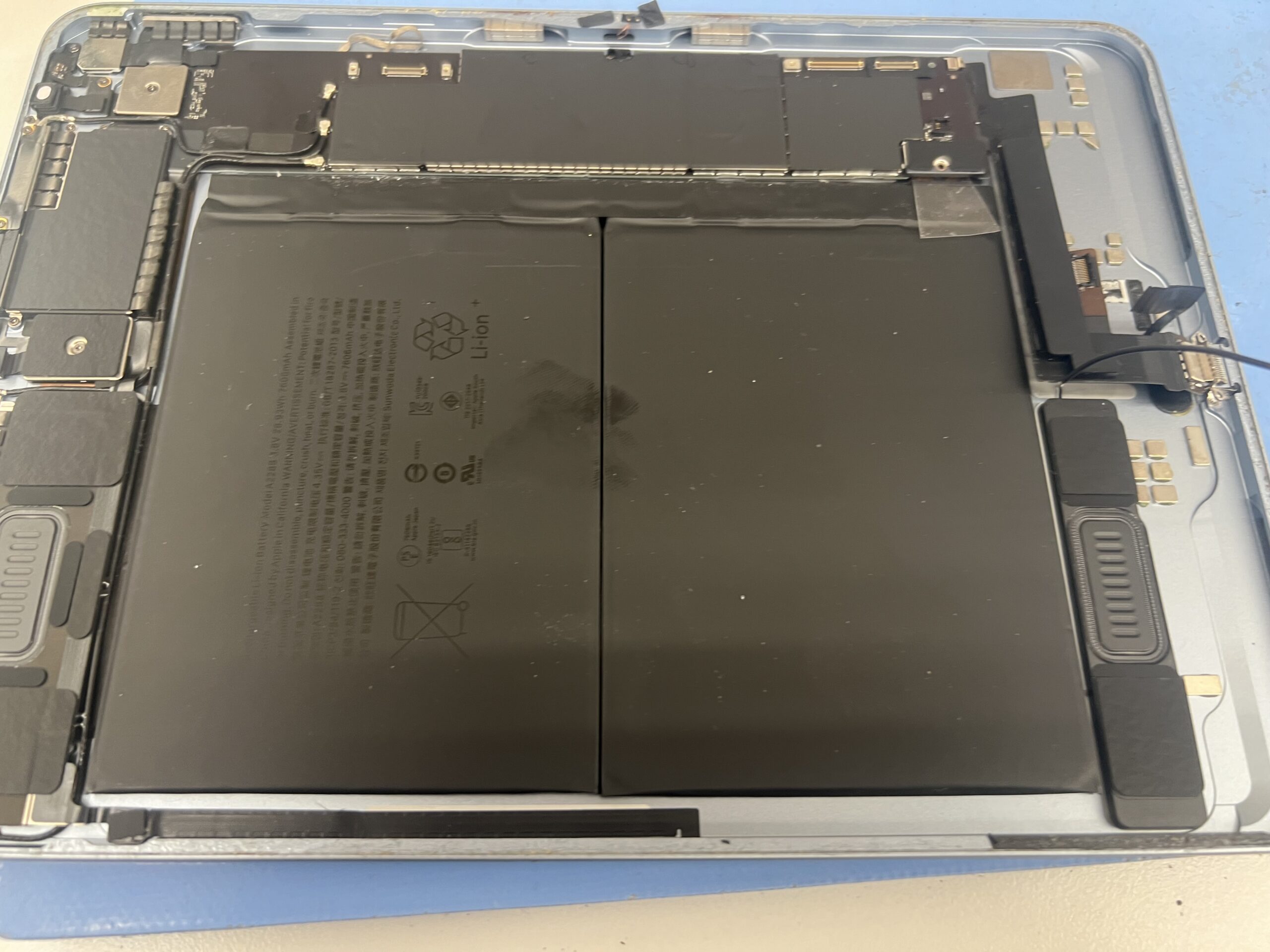 iPad Air 第4世代 バッテリー交換 開封 内部 デュアルセル