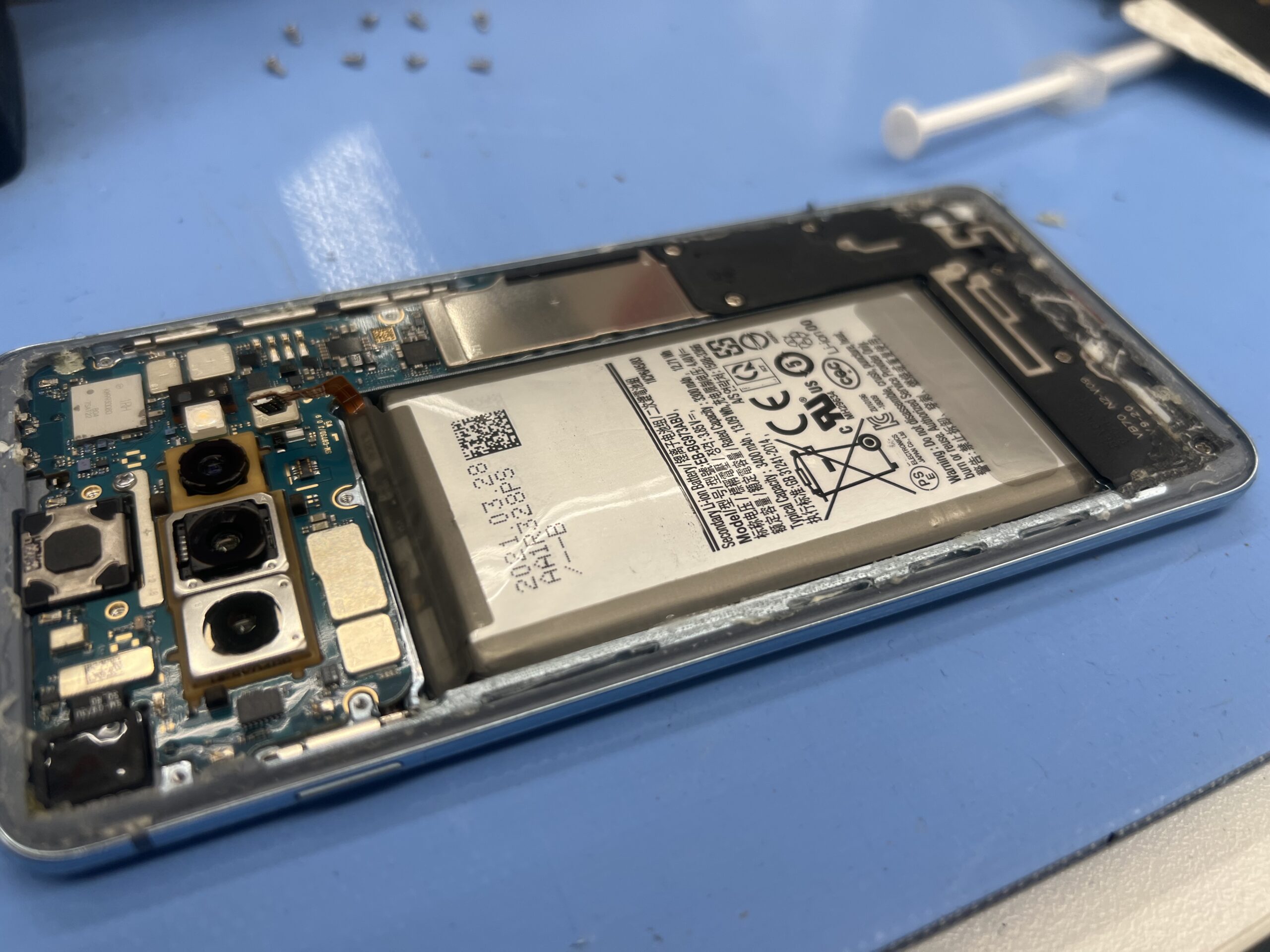 Galaxy S10 バッテリー膨張 内部 開封 修理中
