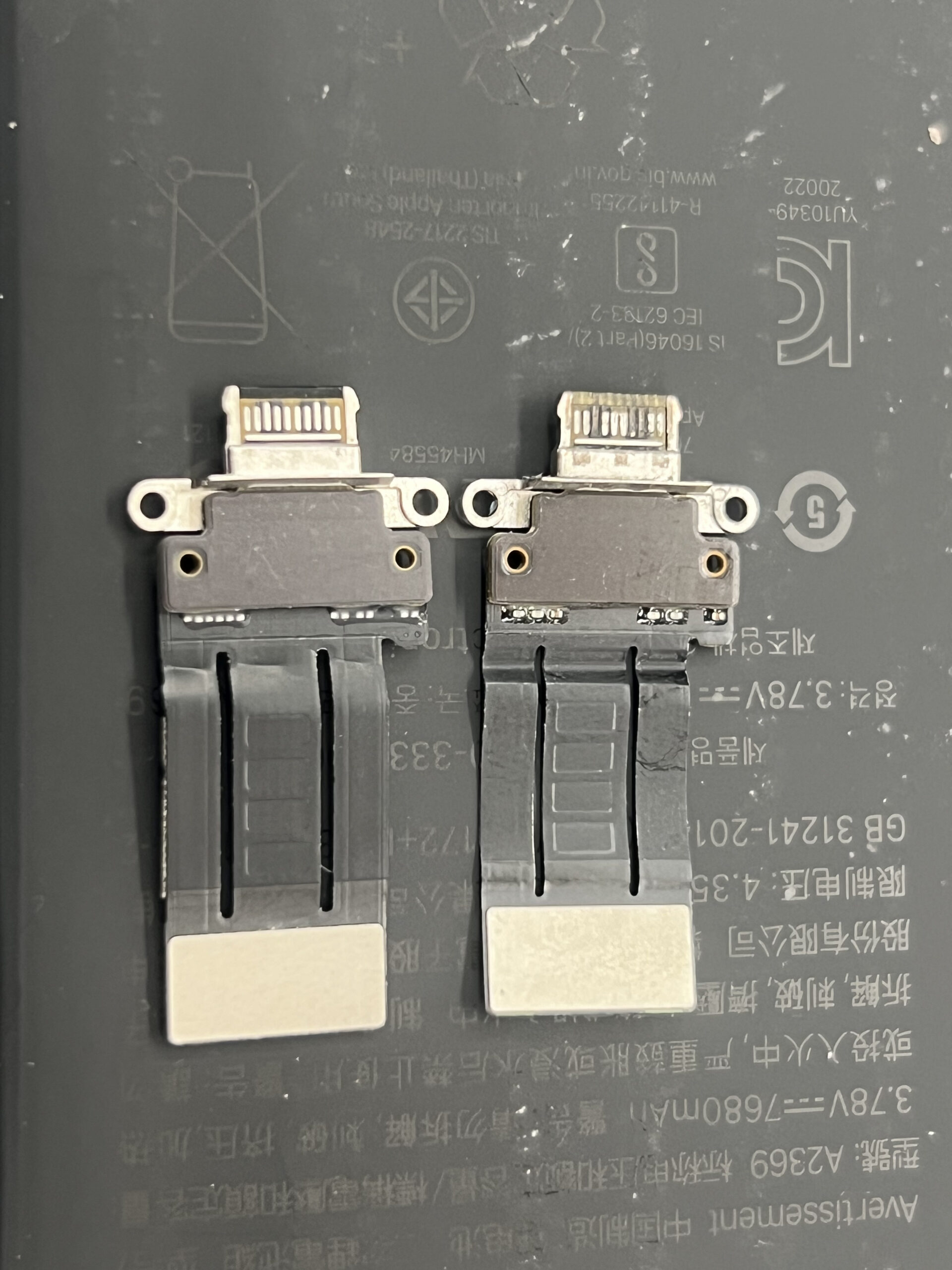 iPad ドックコネクタ 新旧 比較 交換部品