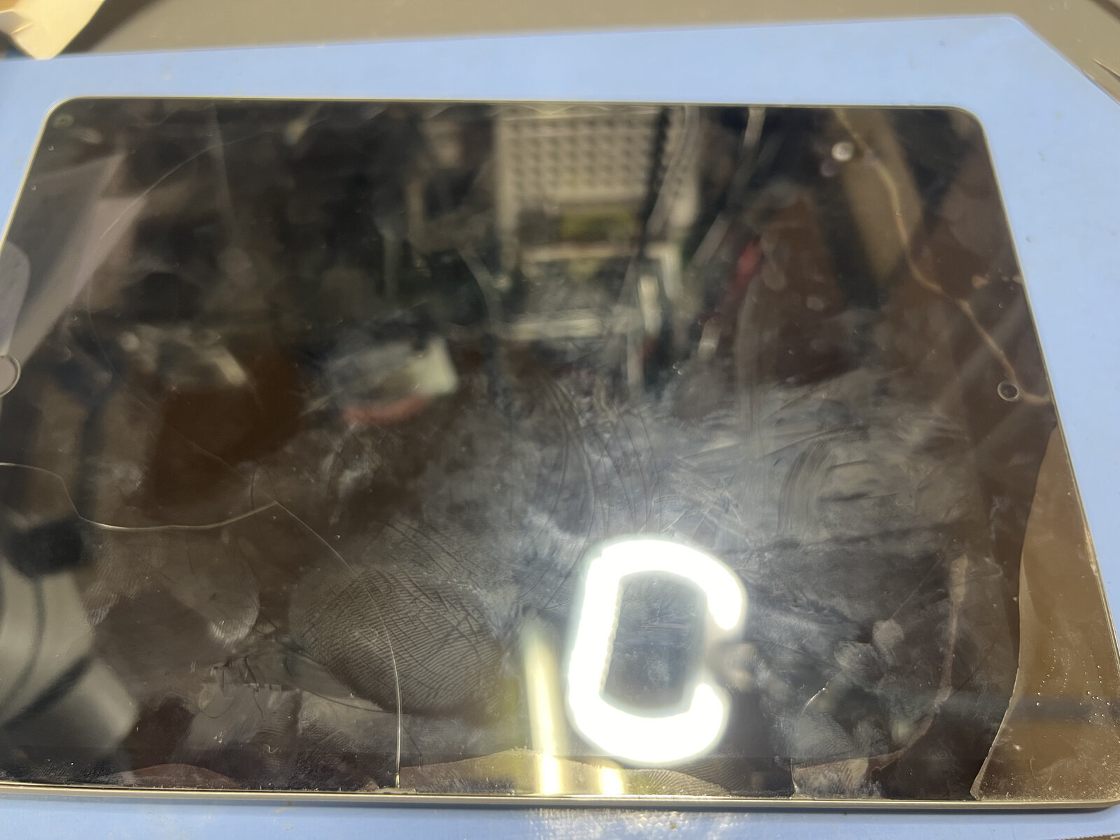 iPad（第9世代）バッテリー交換修理｜電源が入らなくなったのはバッテリー膨張が原因【市川スマホ職人】