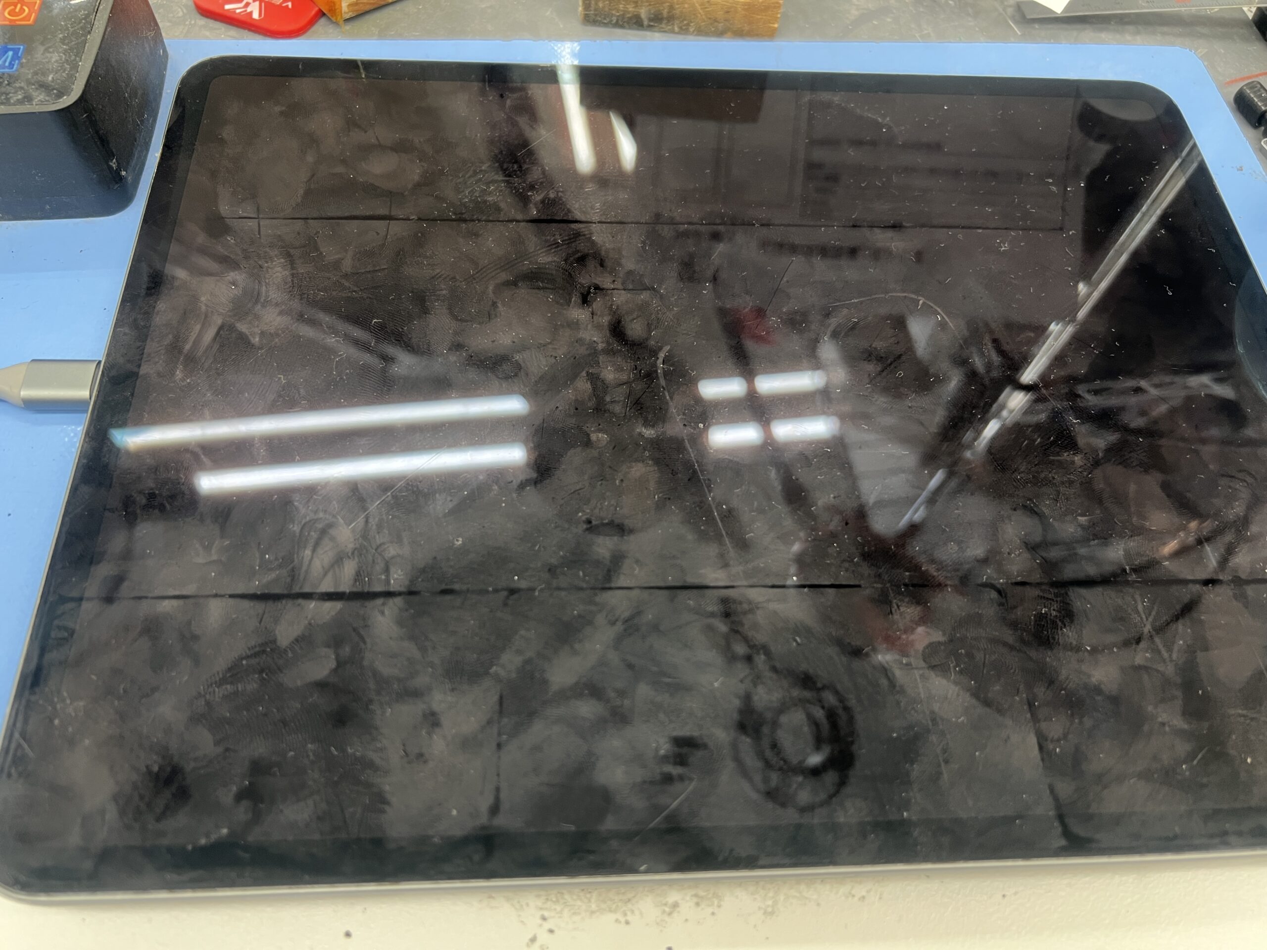 iPad Pro 12.9インチ(第2世代) バッテリー交換修理事例｜残量があるのに電源が落ちる症状【市川スマホ職人】