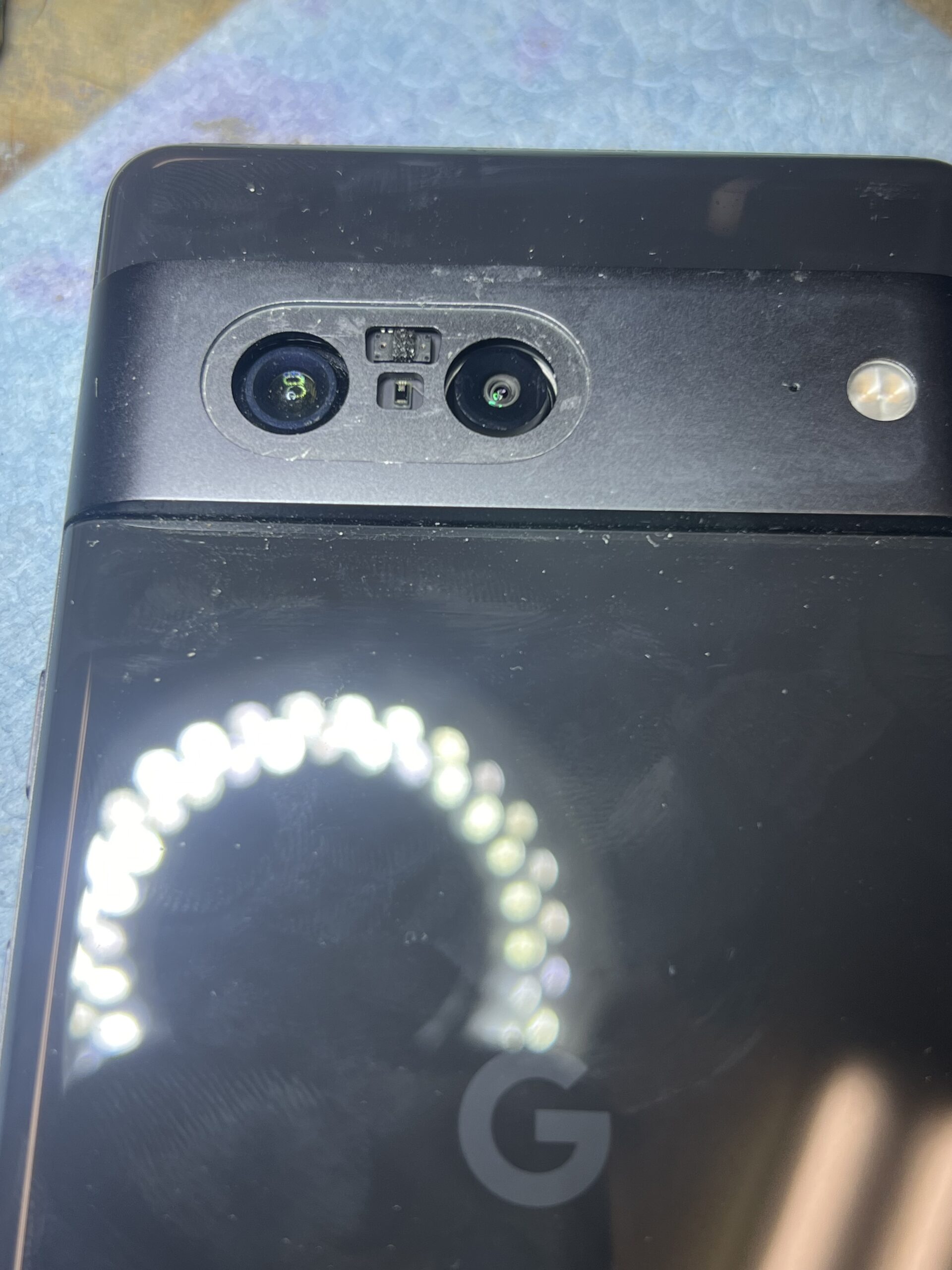Google Pixel 7 カメラガラス交換作業中