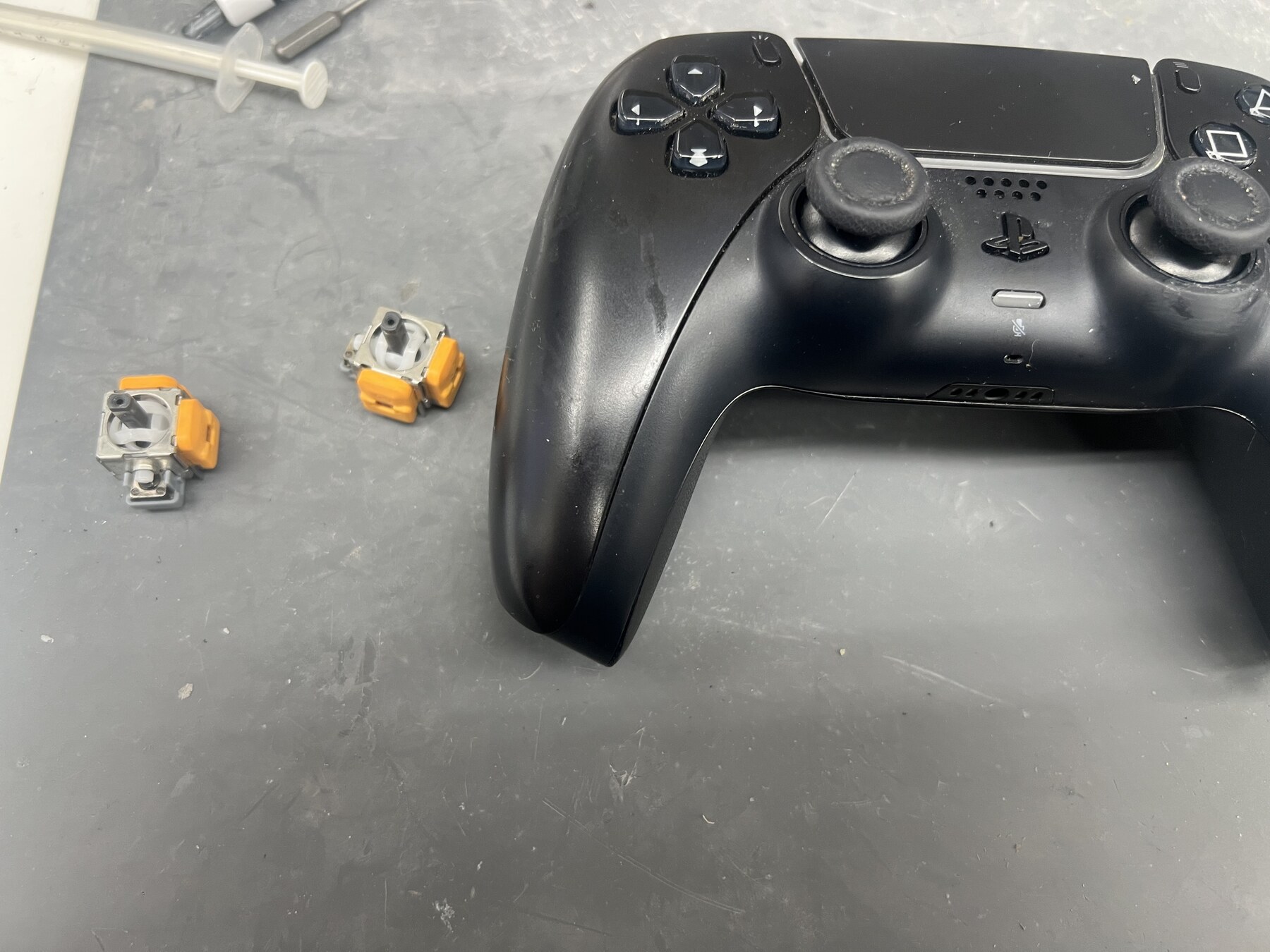 PS5 DualSense ドリフト修理 交換前とホールセンサースティック