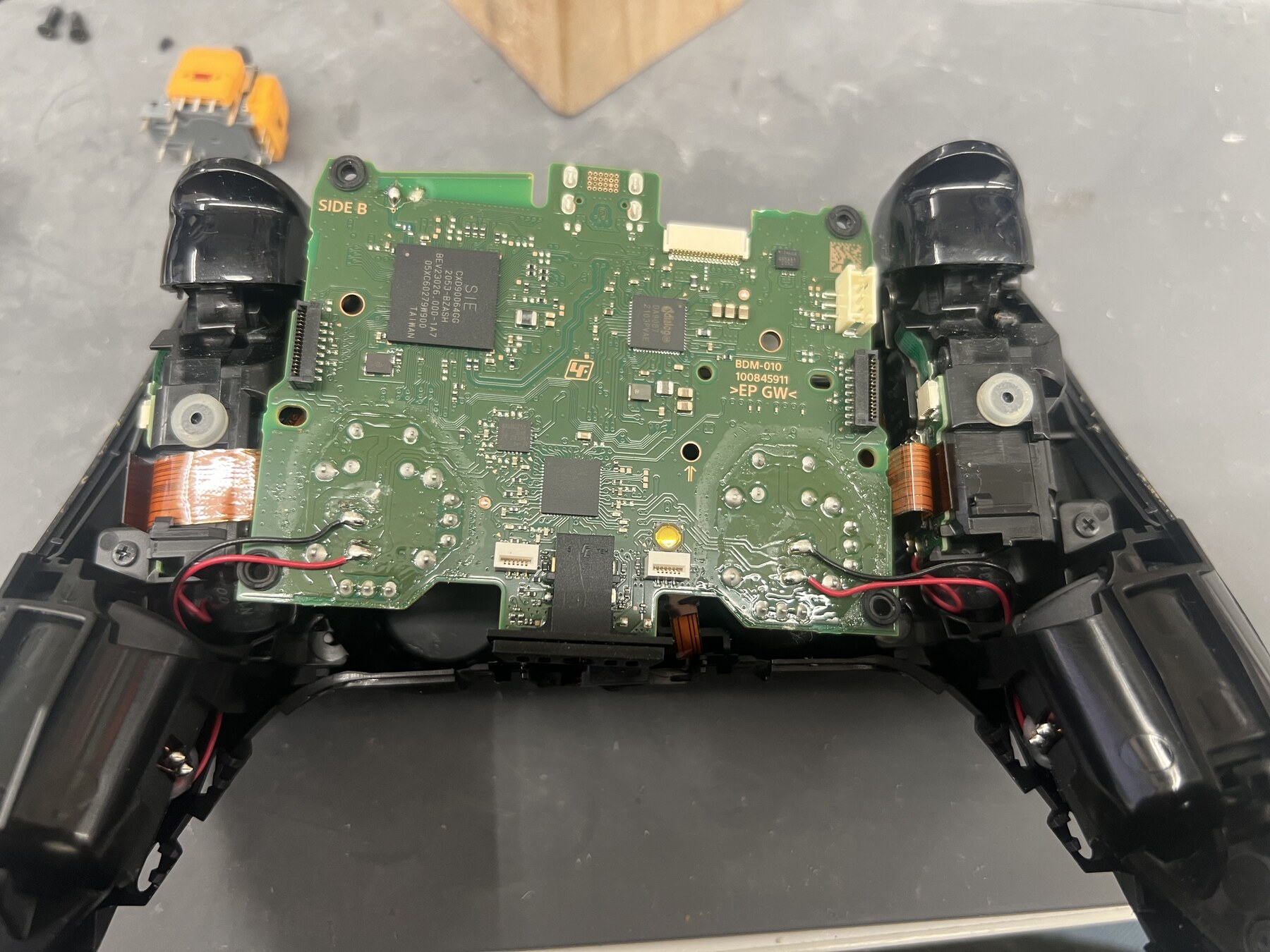 PS5 DualSense 分解 基板