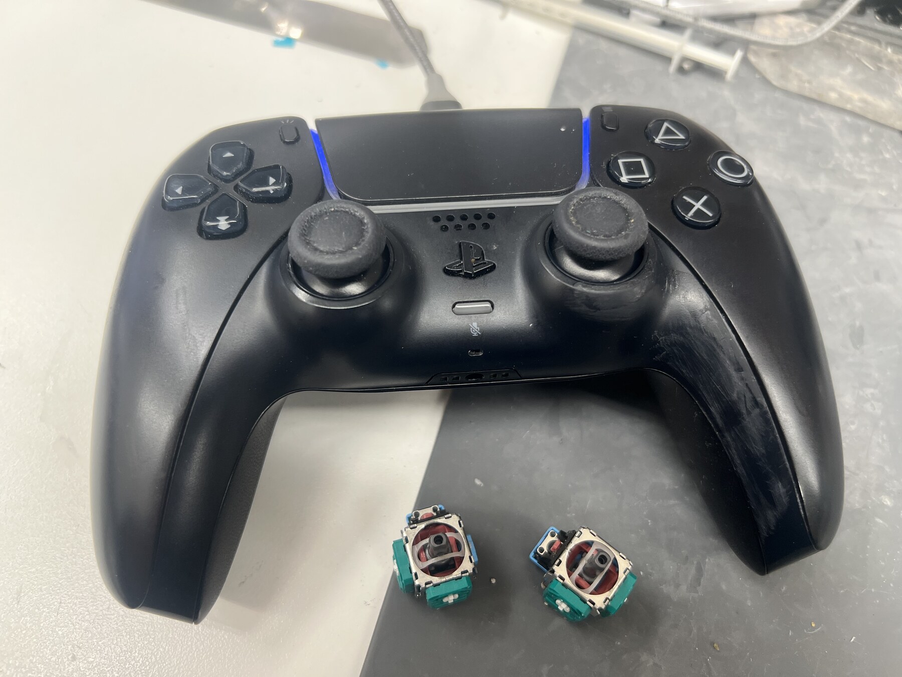 PS5 DualSense ホールセンサー交換 修理完了