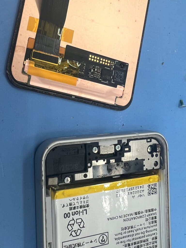 AQUOS sense9 分解 画面と本体