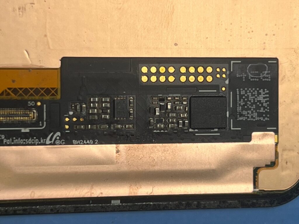 AQUOS sense9 画面裏 制御基板