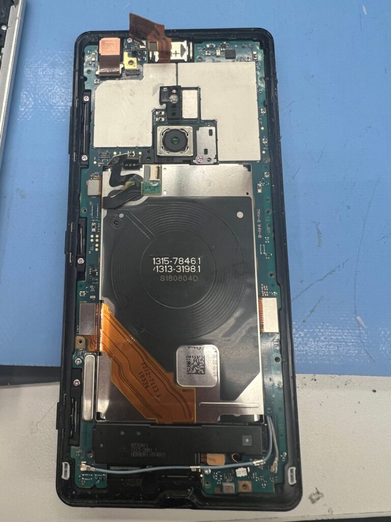Xperia XZ3 基板 取り外し前